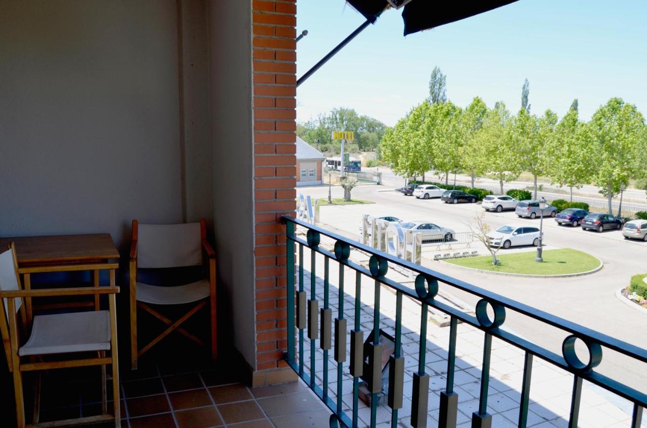 Hotel Lasa Sport Valladolid Kültér fotó