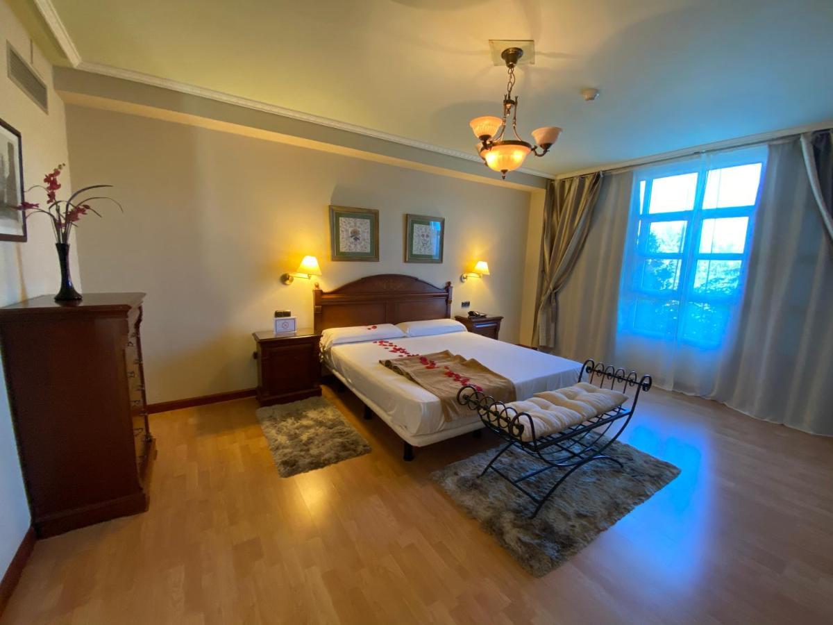 Hotel Lasa Sport Valladolid Kültér fotó