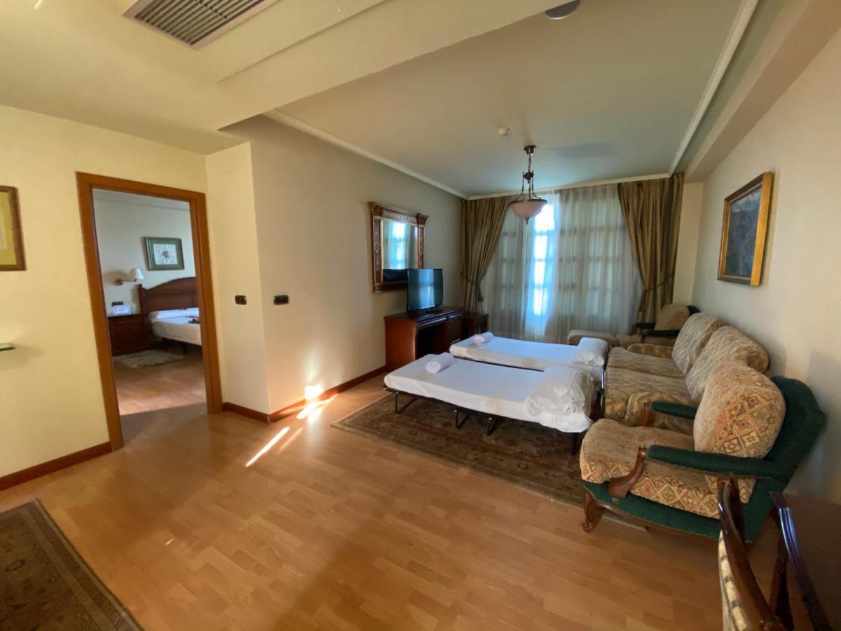 Hotel Lasa Sport Valladolid Kültér fotó