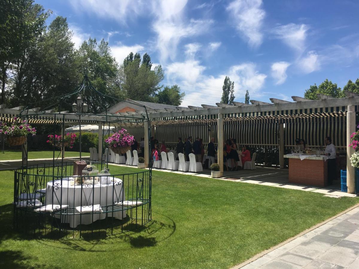 Hotel Lasa Sport Valladolid Kültér fotó