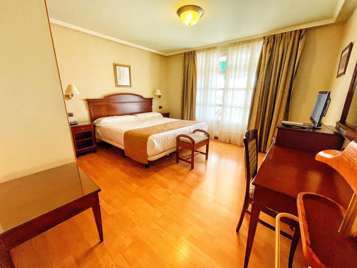 Hotel Lasa Sport Valladolid Kültér fotó