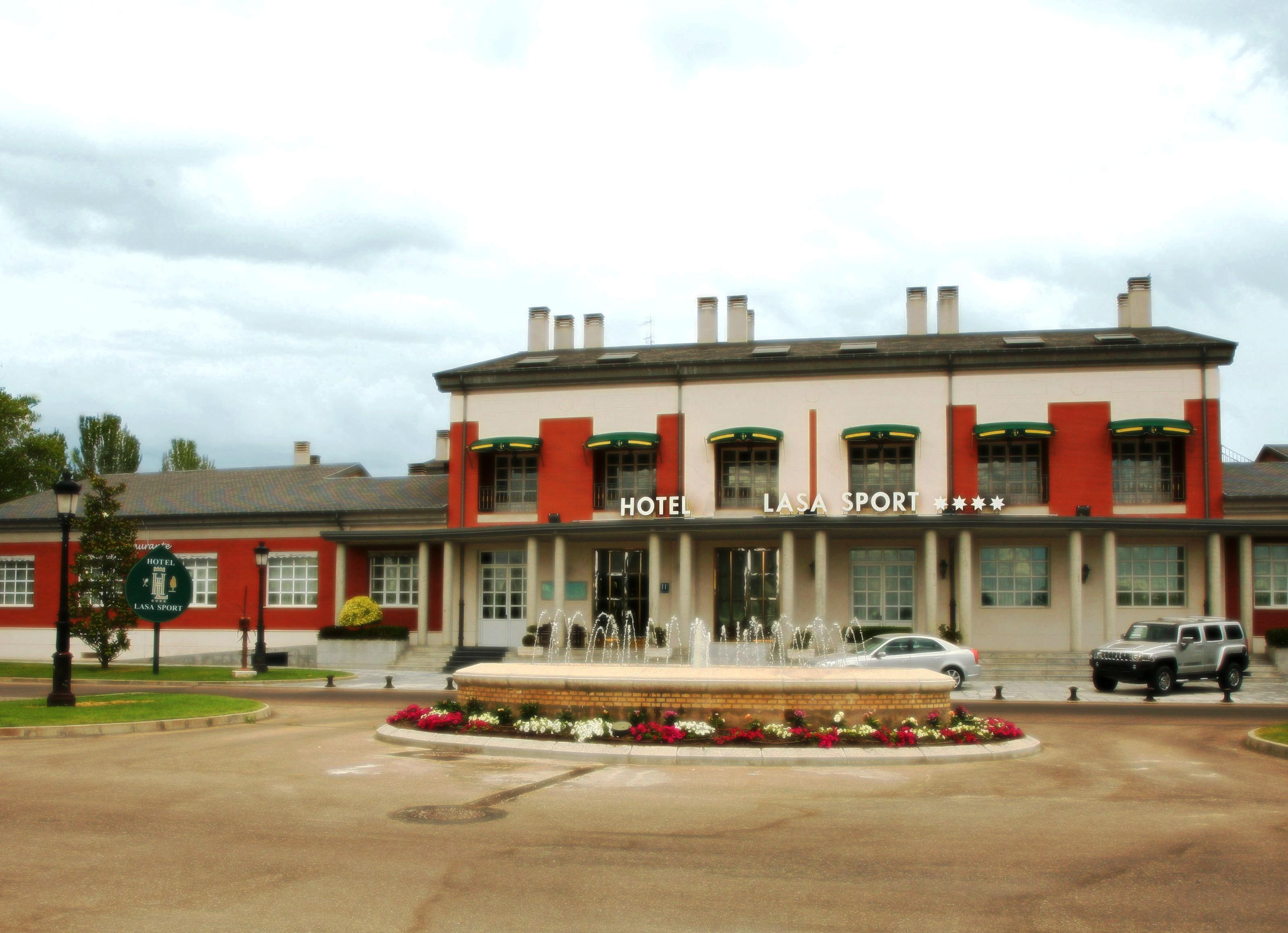 Hotel Lasa Sport Valladolid Kültér fotó