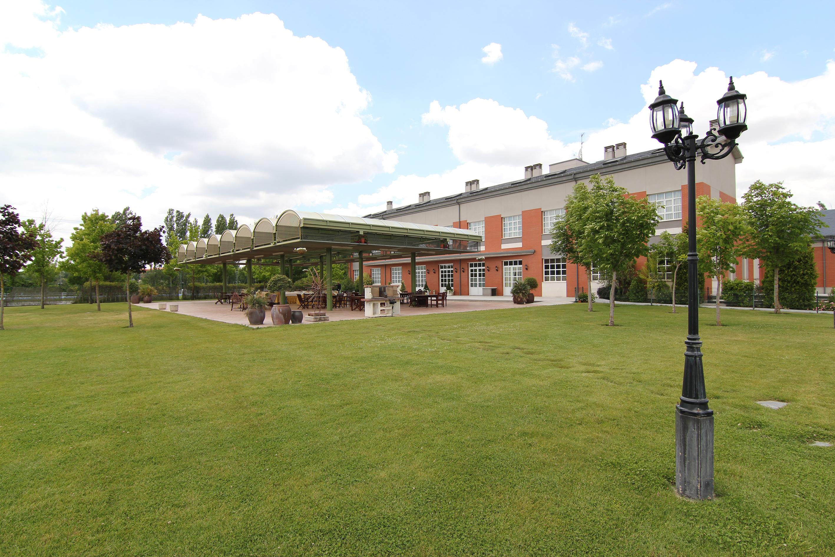 Hotel Lasa Sport Valladolid Kültér fotó