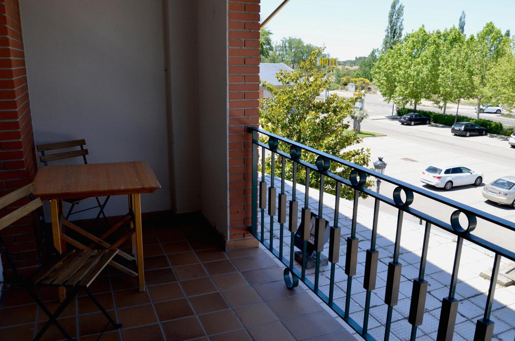 Hotel Lasa Sport Valladolid Kültér fotó