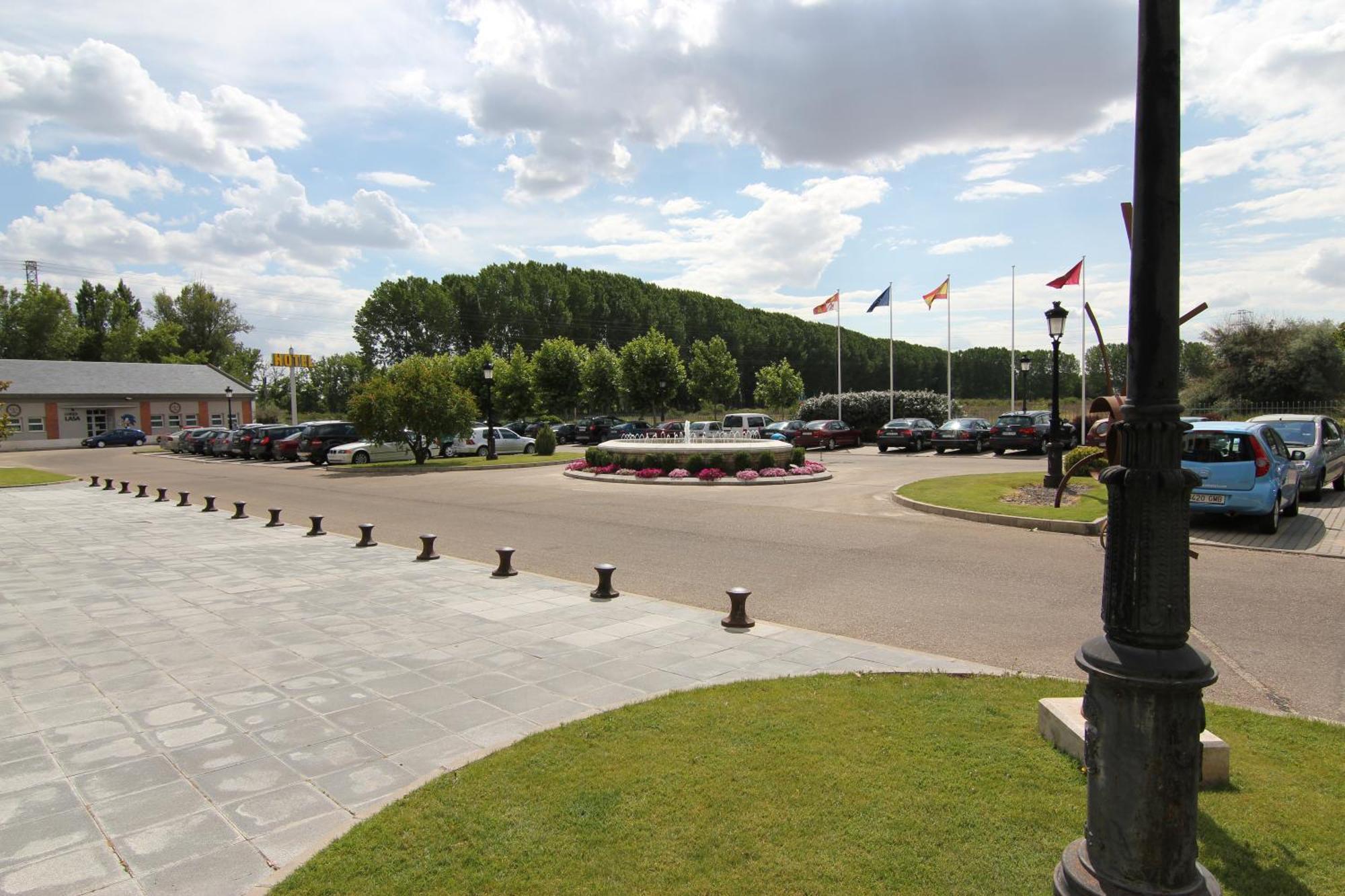 Hotel Lasa Sport Valladolid Kültér fotó