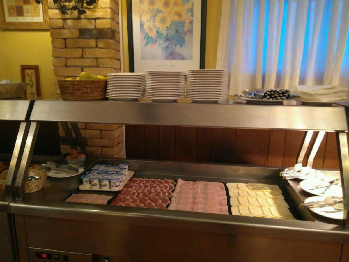 Hotel Lasa Sport Valladolid Kültér fotó